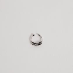 Piercing fake argola com detalhe envelhecido