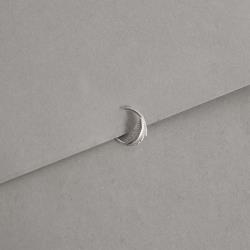 Piercing argola com pena 11mm orelha direita