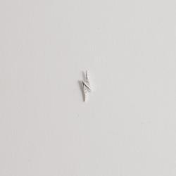 Piercing haste raio com zircônias 17mm orelha direita