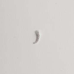 Piercing haste vírgula cravejada 14mm orelha esquerda