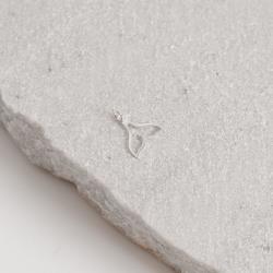 Pingente sereia vazada 15mm