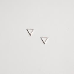 Brinco triângulo invertido vazado 10mm
