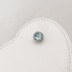 Berloque separador zircônia azul com cravejado detalhe corações vazados 12mm envelhecido