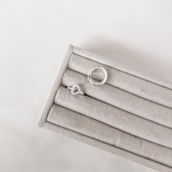 Argola click 12mm detalhe coração vazado cravejado