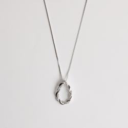 Colar gota vazada trançada cravejada 20mm 45cm