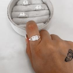 Anel solitário zircônia quadrada fio duplo