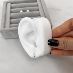 Brinco triângulo borda cravejada 9mm