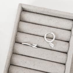 Argola click cravejada 14mm pingente letra N